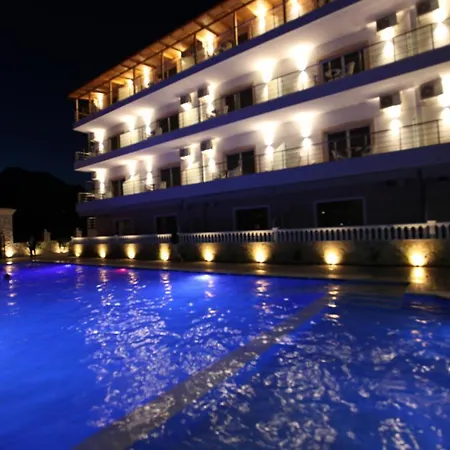 Riviera فندق 3*
