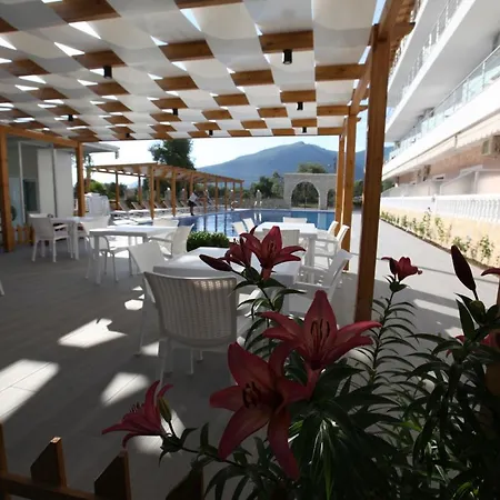 Riviera فندق